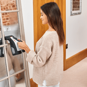 Bosch GlassVAC — почистване на прозорец